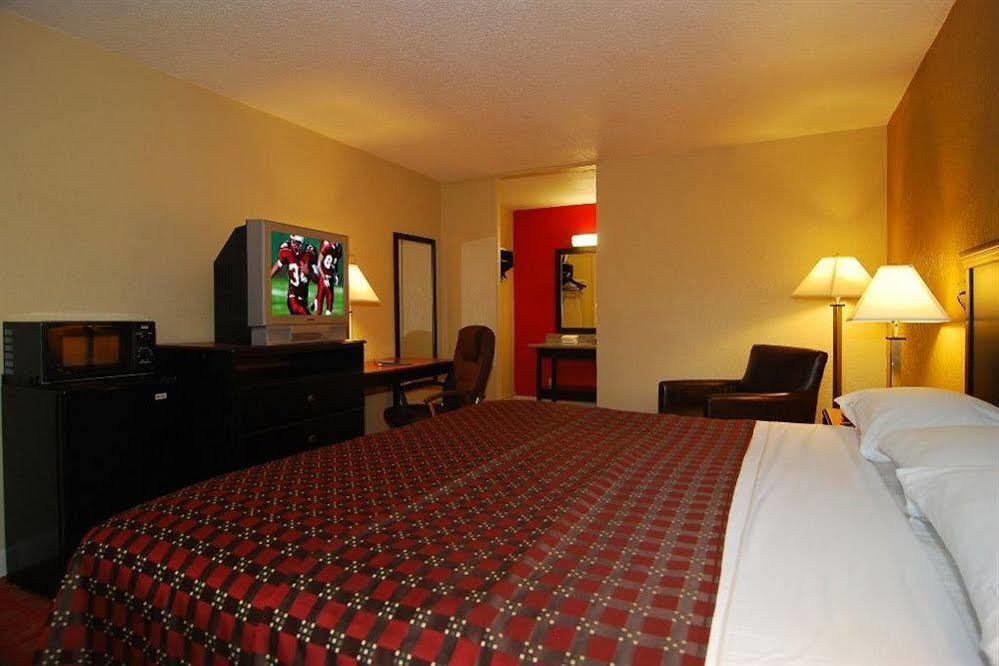 Red Roof Inn Χοτ Σπρινγκς Εξωτερικό φωτογραφία